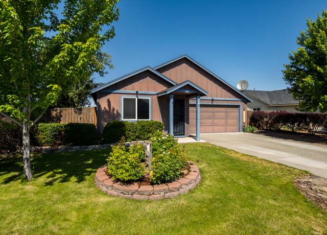 Property at 2471 NE 3rd St, Redmond, OR 97756, 2 beds, 1 bath