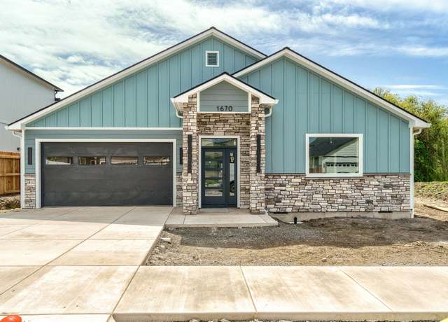 Property at 1670 Monarch Ln, Medford, OR 97504, 3 beds, 2 baths