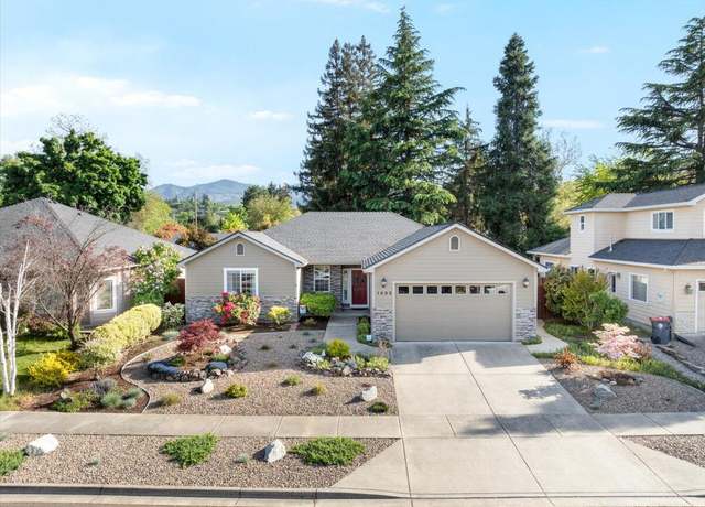 Property at 1995 Woodside Dr, Medford, OR 97501, 3 beds, 2 baths