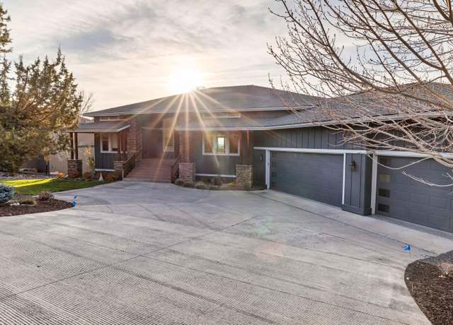 Property at 983 Highland View Loop, Redmond, OR 97756, 3 beds, 3 baths
