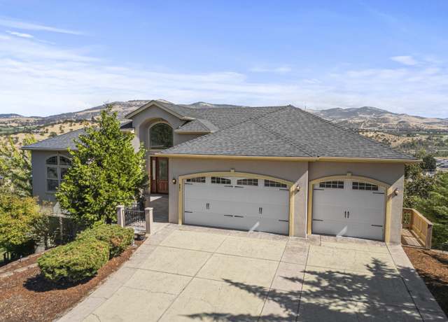 Property at 801 Amerman Dr, Phoenix, OR 97535, 4 beds, 2.5 baths