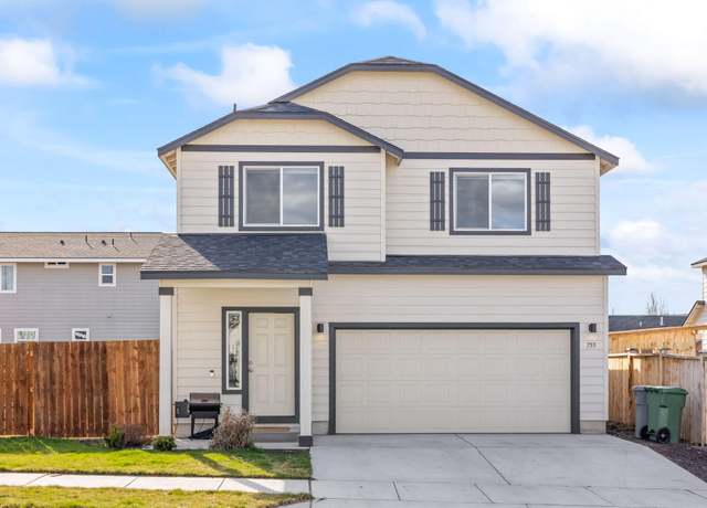 Property at 755 NE Posey Ct, Madras, OR 97741, 3 beds, 2.5 baths
