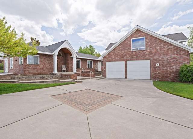 Property at 21421 Belknap Dr, Bend, OR 97701, 2 beds, 2.5 baths