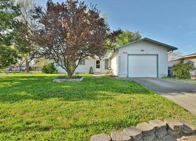 Property at 3025 Ingalls Dr, White City, OR 97503, 3 beds, 1.5 baths
