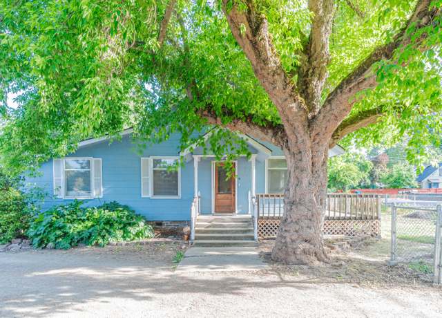 Property at 1833 S Peach St, Medford, OR 97501, 3 beds, 2 baths
