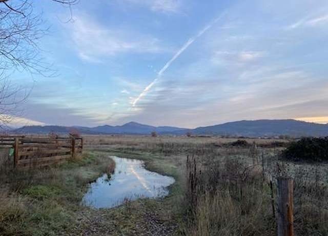 Property at 417 E Rolling Hills Dr, Eagle Point, OR 97524