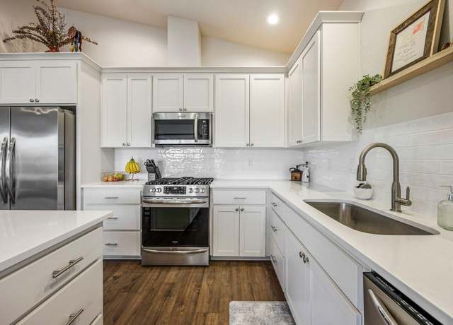 Property at 1653 Thomas Rd, Medford, OR 97501, 3 beds, 2.5 baths