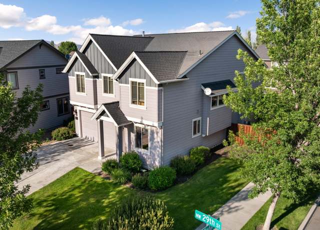 Property at 306 NW 29th St, Redmond, OR 97756, 3 beds, 2.5 baths