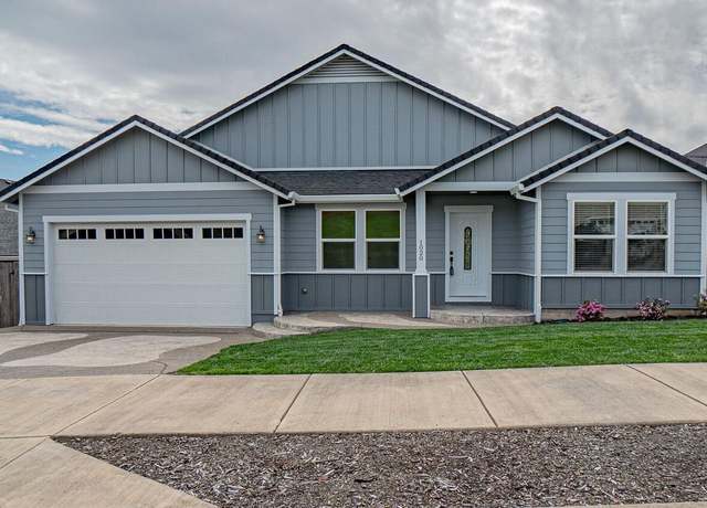 Property at 1020 Azure Way, Eagle Point, OR 97524, 3 beds, 2 baths