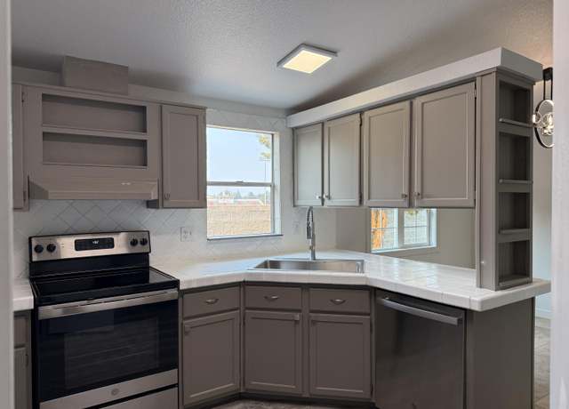 Property at 2498 NE Rosemary Dr, Bend, OR 97701, 3 beds, 2 baths