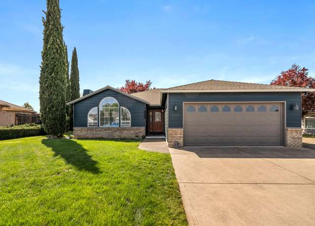 Property at 2330 Savannah Dr, Central Point, OR 97502, 3 beds, 2 baths