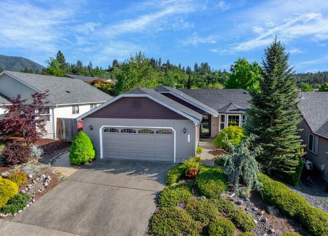 Property at 177 SE Independence Dr, Grants Pass, OR 97527, 3 beds, 2 baths