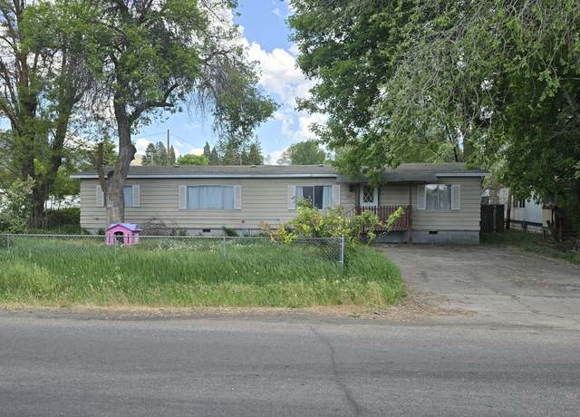 Property at 1821 Arthur St, Klamath Falls, OR 97603, 3 beds, 2 baths