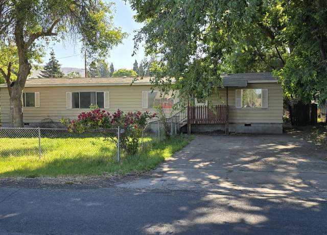 Property at 1821 Arthur St, Klamath Falls, OR 97603, 3 beds, 2 baths