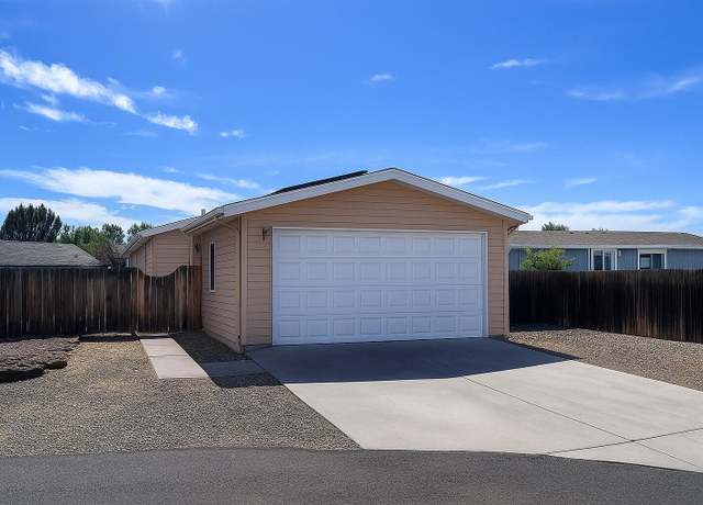 Property at 834 NE Paiute Ct, Redmond, OR 97756, 3 beds, 2 baths