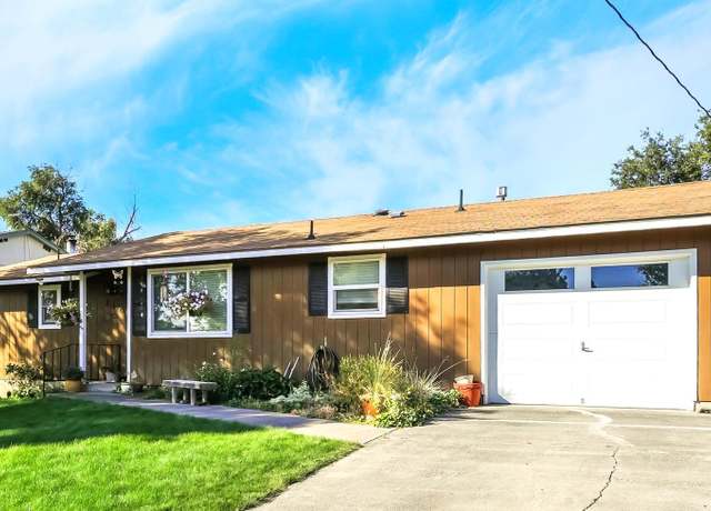 Property at 216 NE 9th St, Madras, OR 97741, 2 beds, 1 bath