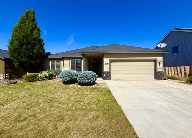 Property at 2773 SW 50th St, Redmond, OR 97756, 3 beds, 2.5 baths