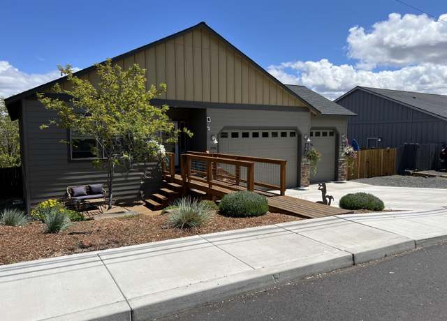 Property at 2788 SW 34th St, Redmond, OR 97756, 4 beds, 3 baths