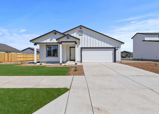 Property at 236 NW Par Ave #111, Madras, OR 97741, 3 beds, 2 baths