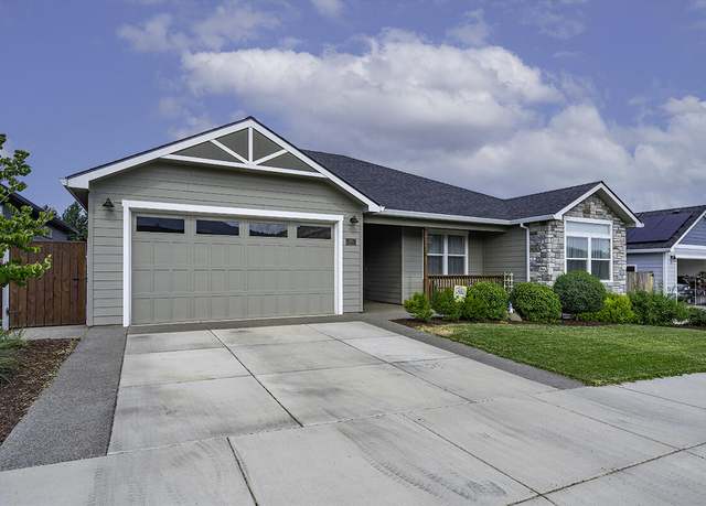 Property at 2645 Farmington Ave, Medford, OR 97504, 3 beds, 2 baths