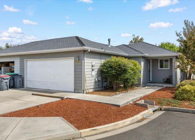 Property at 1324 Benjamin Ct, Central Point, OR 97502, 3 beds, 2 baths