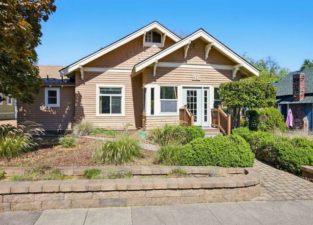 Property at 263 Oak St, Ashland, OR 97520, 2 beds, 2 baths