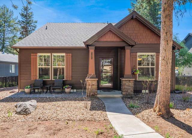 Property at 51875 Hollinshead Pl, La Pine, OR 97739, 3 beds, 2.5 baths