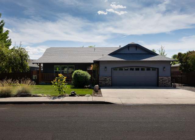 Property at 1944 NW Quince Ave, Redmond, OR 97756, 3 beds, 2 baths