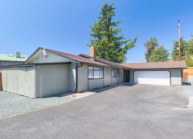 Property at 1696 NE 9th St, Grants Pass, OR 97526, 2 beds, 1.5 baths