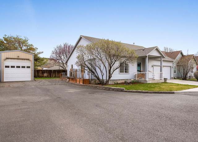 Property at 2728 NE Carriage Ln, Prineville, OR 97754, 3 beds, 2 baths