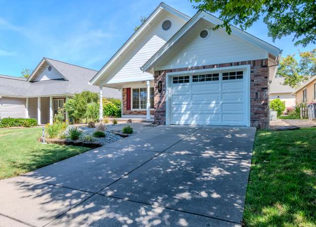 Property at 3535 South Village Dr, Medford, OR 97504, 2 beds, 2 baths