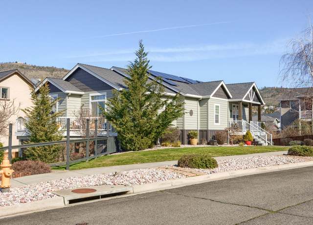 Property at 4663 Hathaway Dr, Medford, OR 97504, 3 beds, 2.5 baths