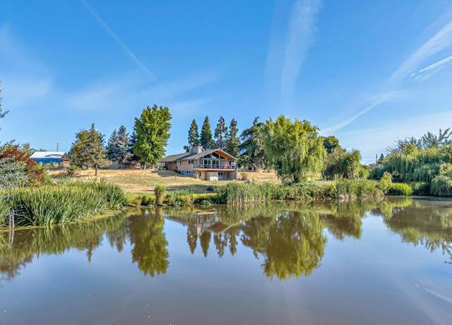 Property at 2312 Gramercy Dr, White City, OR 97503, 3 beds, 1.5 baths
