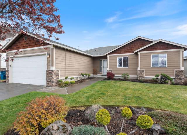 Property at 2560 NE 5th St, Redmond, OR 97756, 3 beds, 2 baths