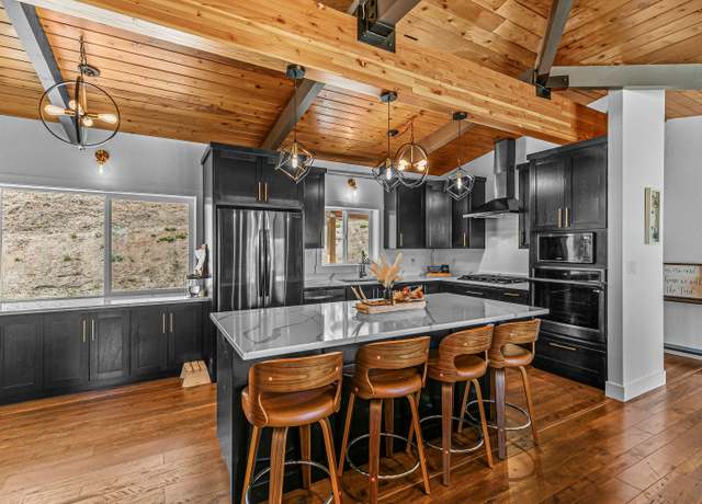 Property at 2555 Old Military Rd, Central Point, OR 97502, 3 beds, 2 baths