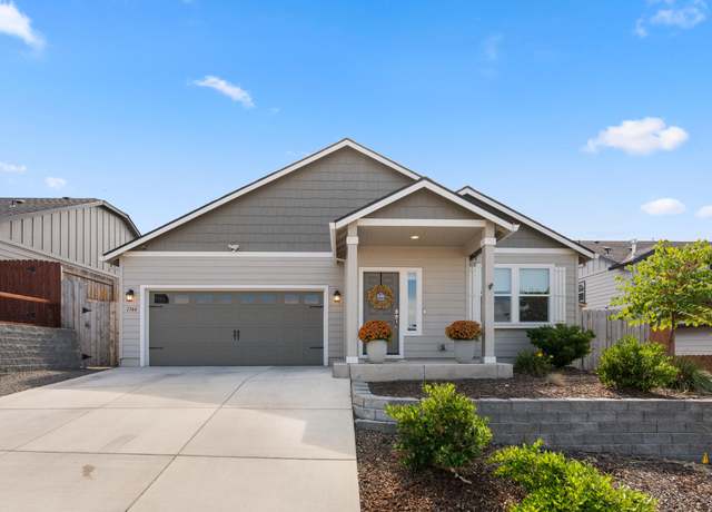 Property at 1744 Carrera Cir, Medford, OR 97504, 3 beds, 2 baths