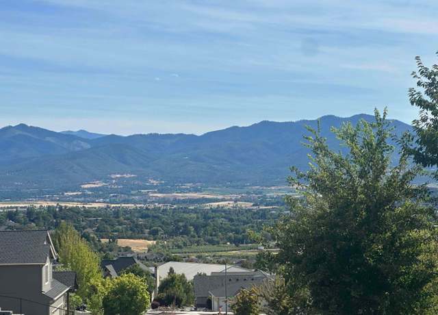 Property at 591 Whitney Ter, Medford, OR 97504, 3 beds, 3 baths