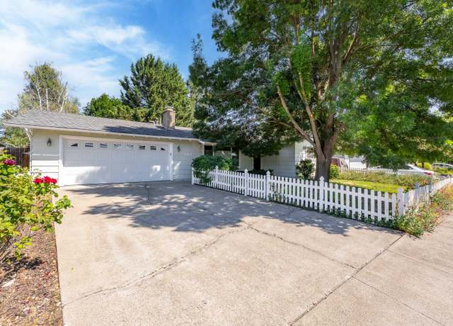 Property at 467 Bowmont Cir, Medford, OR 97504, 3 beds, 2 baths