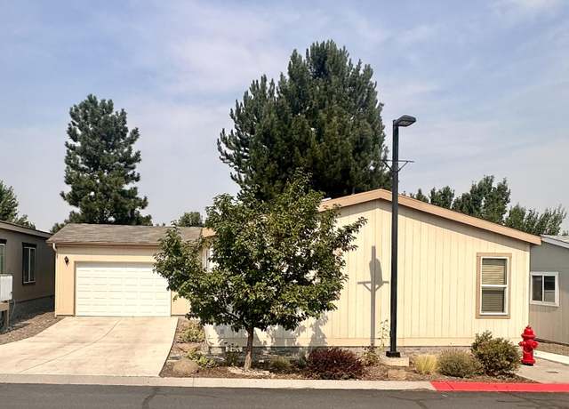 Property at 2395 SW Yarrow Creek Dr, Redmond, OR 97756, 3 beds, 2 baths