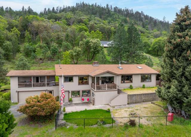 Property at 4644 Glen Echo Way, Central Point, OR 97502, 4 beds, 3 baths