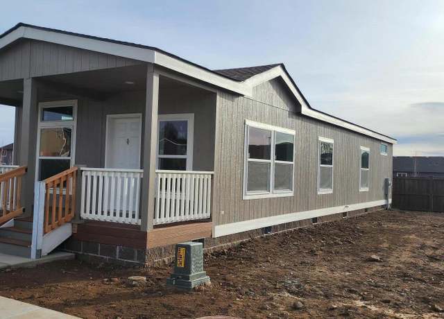 Property at 946 SE 10th St #60, Madras, OR 97741, 3 beds, 2 baths