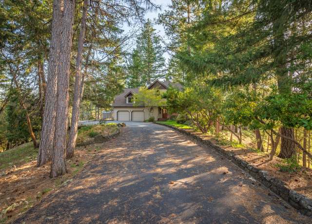 Property at 701 Shadow Hills Dr, Grants Pass, OR 97526, 3 beds, 2.5 baths