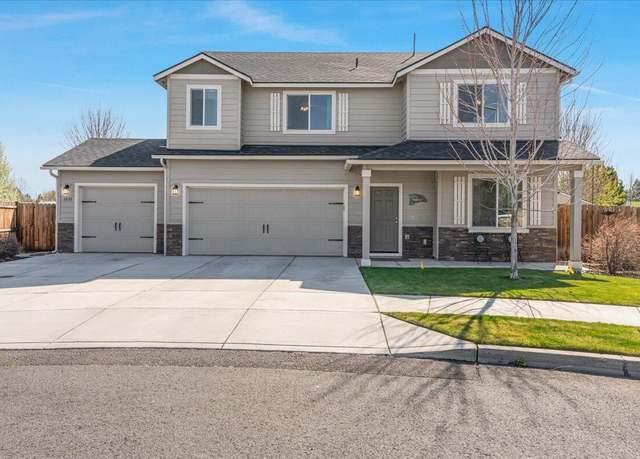 Property at 1830 SW 36th Way, Redmond, OR 97756, 4 beds, 2.5 baths