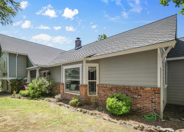 Property at 1373 Highcrest Dr, Medford, OR 97504, 4 beds, 3.5 baths