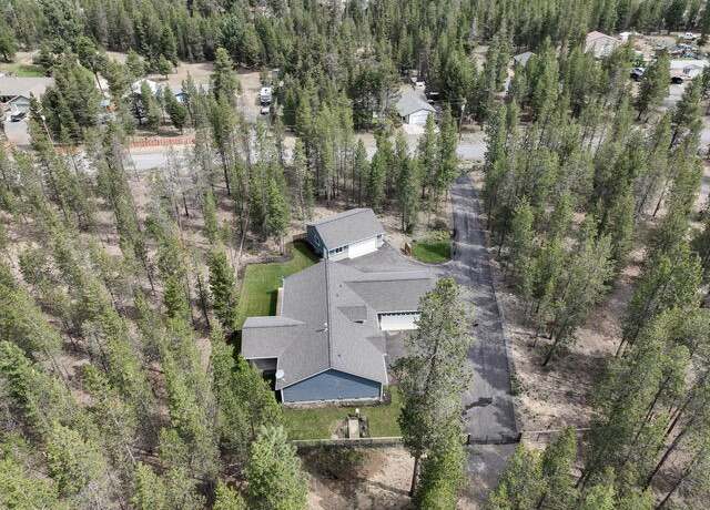 Property at 16337 Lava Dr, La Pine, OR 97739, 3 beds, 2.5 baths