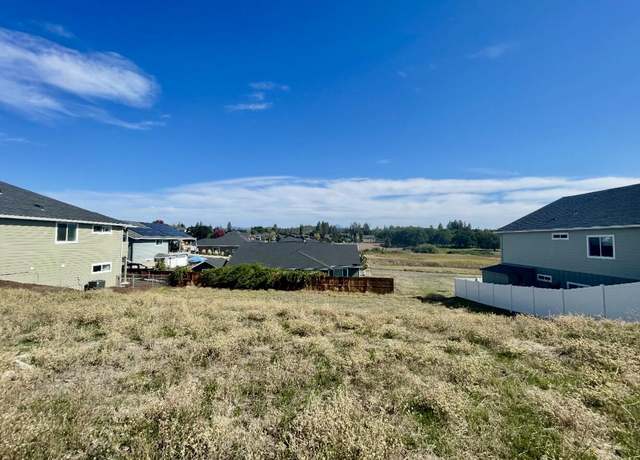 Property at 135 Hidden Valley Dr, Eagle Point, OR 97524