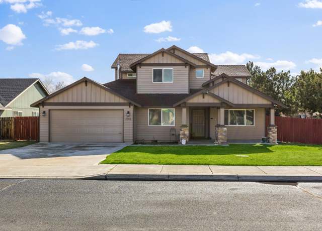 Property at 2146 NW 22nd St, Redmond, OR 97756, 4 beds, 3 baths