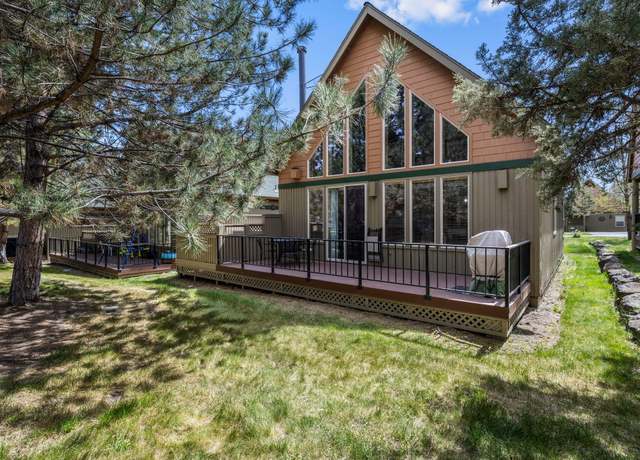 Property at 8811 Cliff Swallow Dr, Redmond, OR 97756, 3 beds, 2 baths