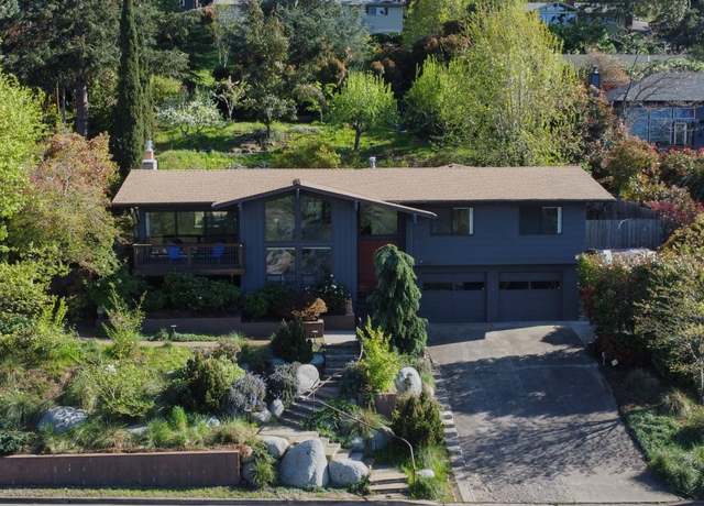 Property at 1924 Mohawk St, Ashland, OR 97520, 3 beds, 2 baths