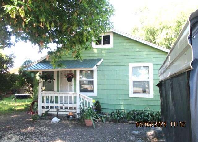 Property at 1850 Hope St, Klamath Falls, OR 97603, 3 beds, 1 bath